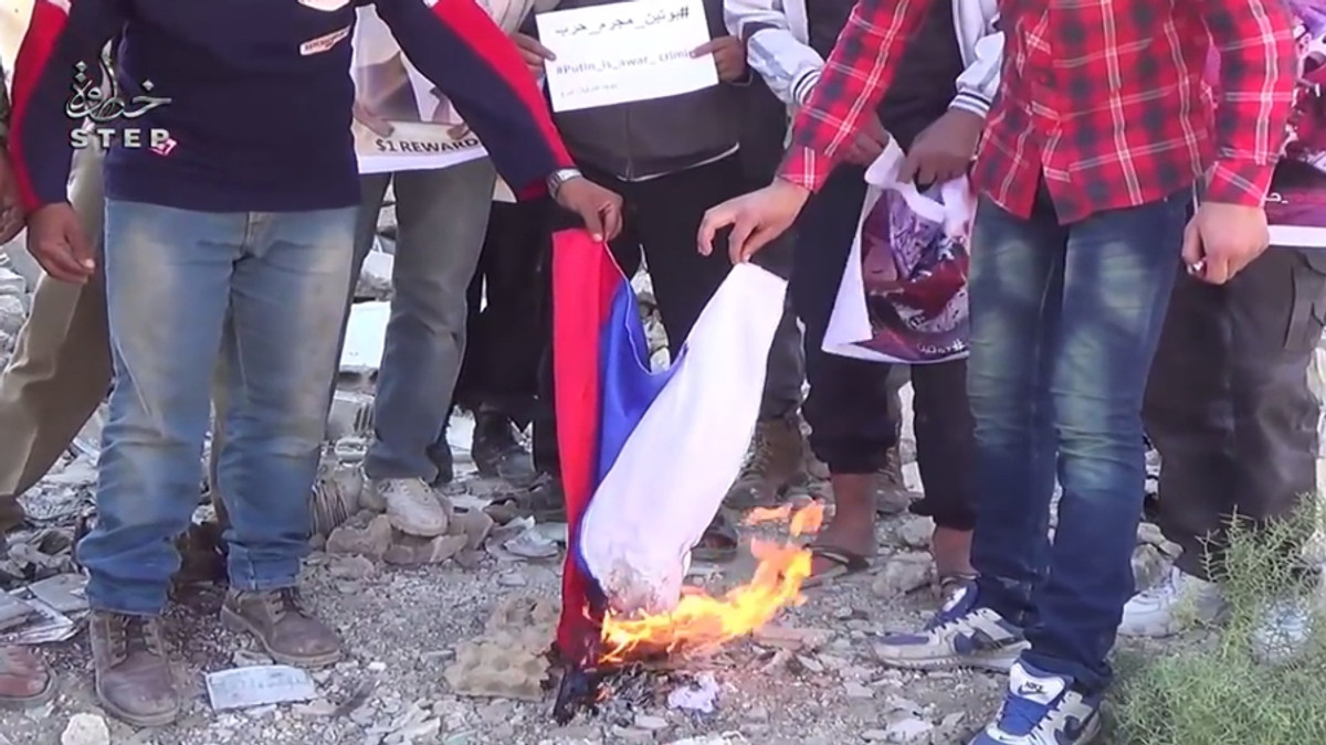 Сирійці спалили "триколор" - фото 1