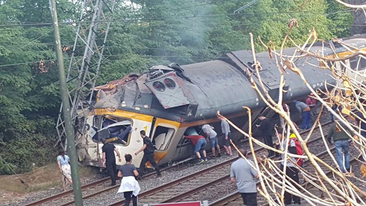 Потяг розбився в Іспанії - фото 1