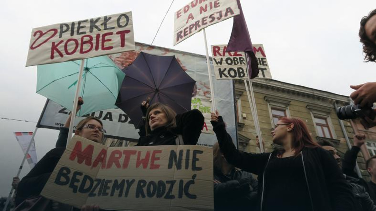 Жінки у Польщі страйкують проти заборони абортів - фото 1