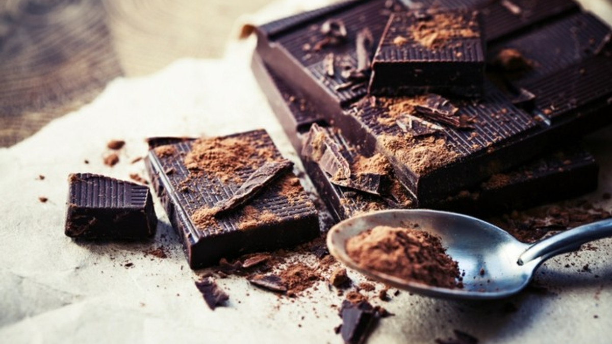 Вчені сказали, чому не можна відмовляти собі у чорному шоколаді - фото 1