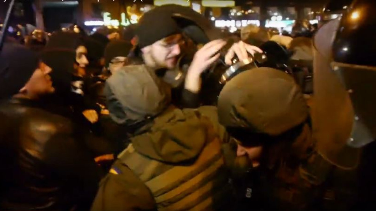 Сутички на Майдані у Києві: з'явилося відео - фото 1