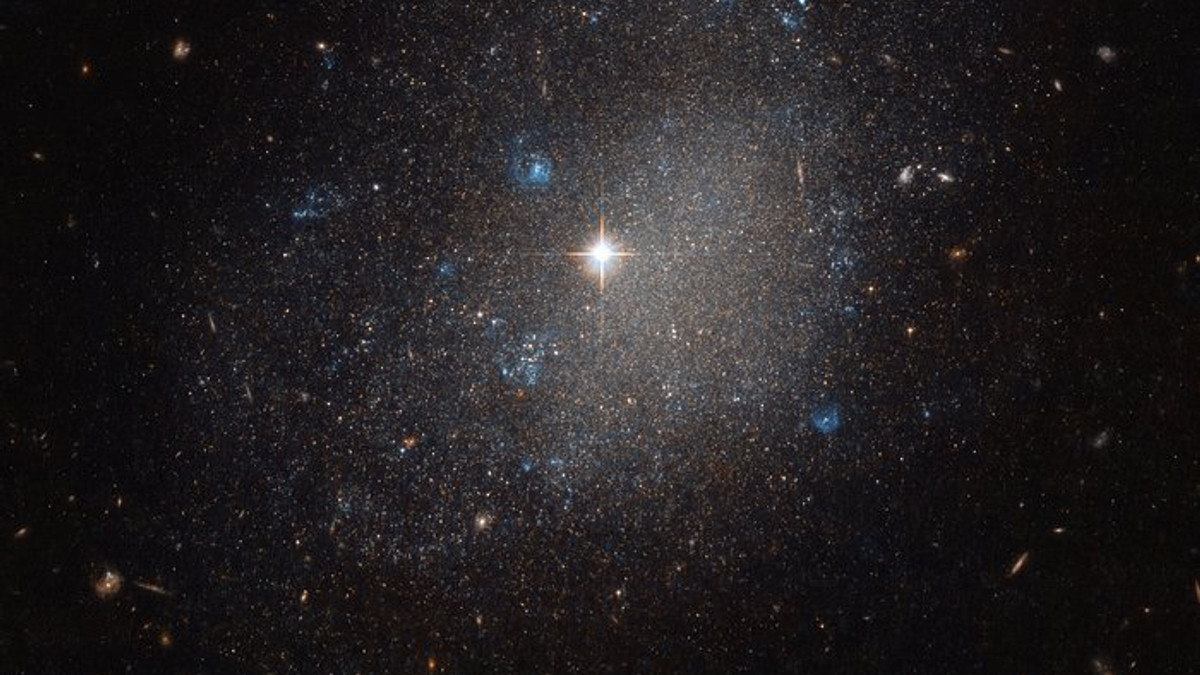 "Хаббл" зробив знімок унікальної галактики - фото 1
