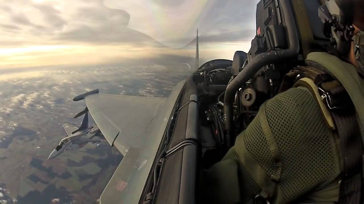 Пілот винищувача зняв неймовірне відео польоту - фото 1