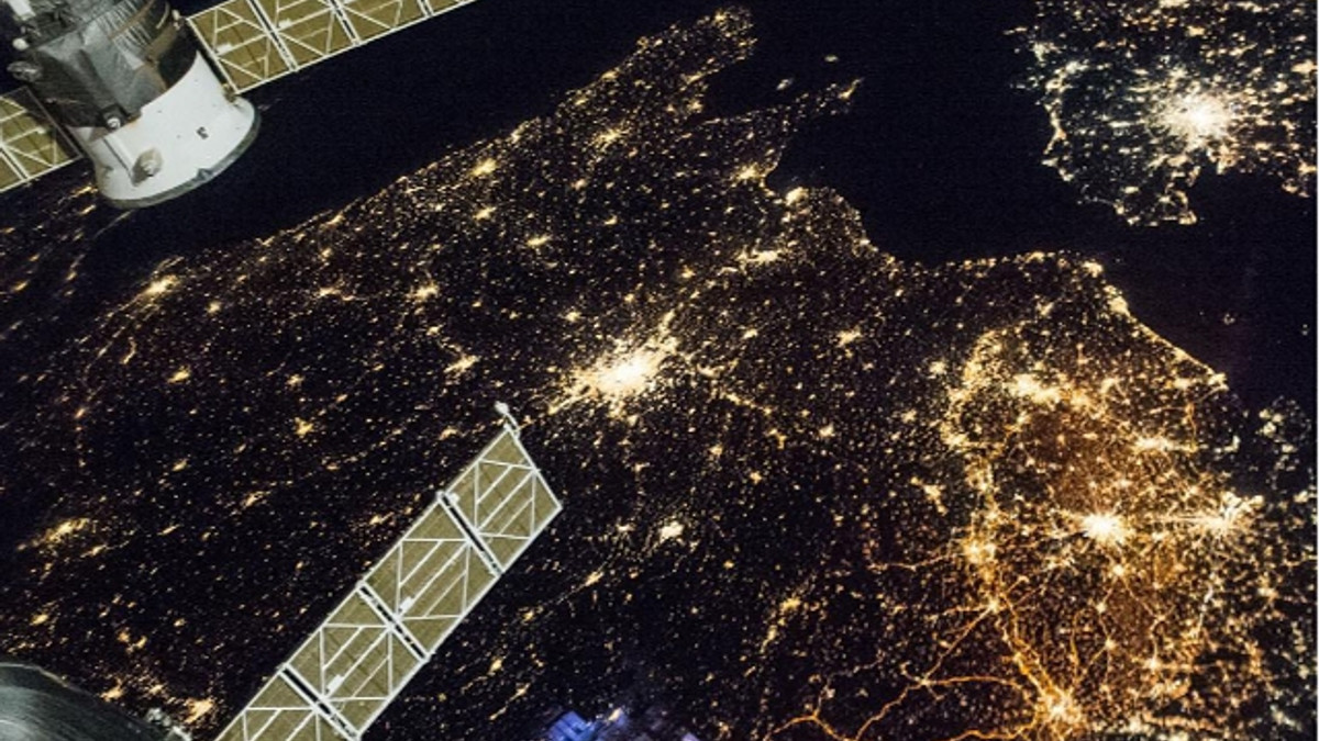 NASA показало захоплюючий вид нічної Європи - фото 1