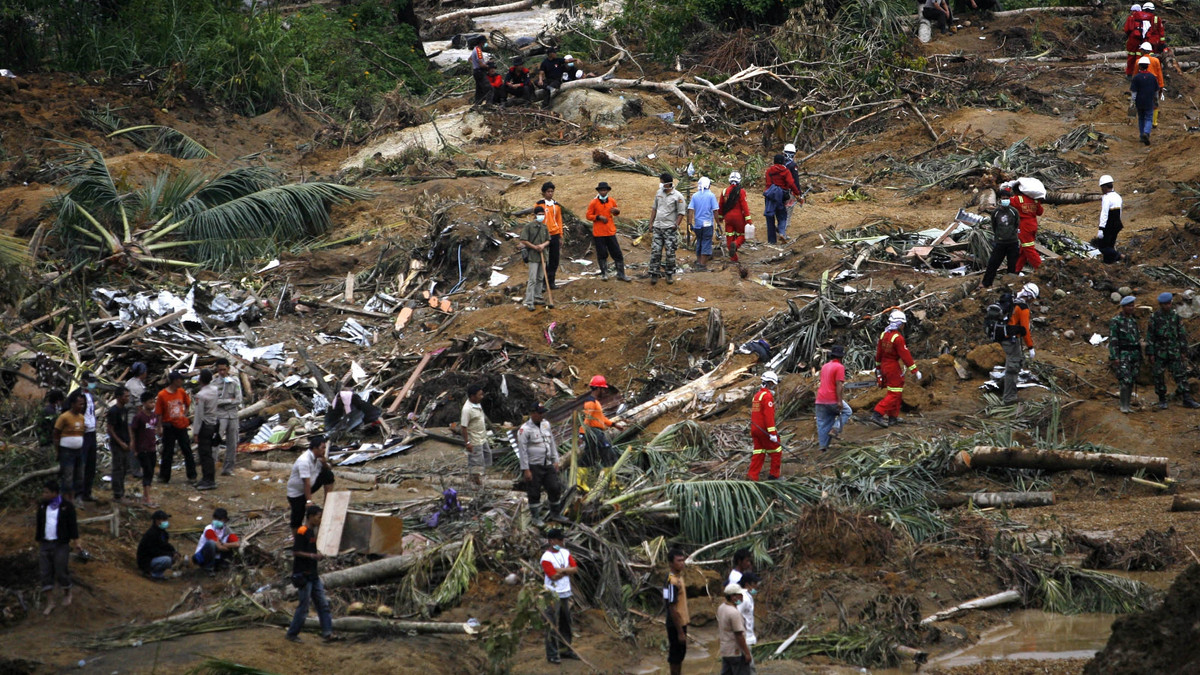 Кількість жертв від землетрусу в Індонезії збільшилась - фото 1