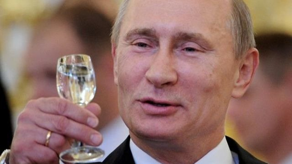 Путін хоче використовувати алкотестери серед працівників Кремля - фото 1