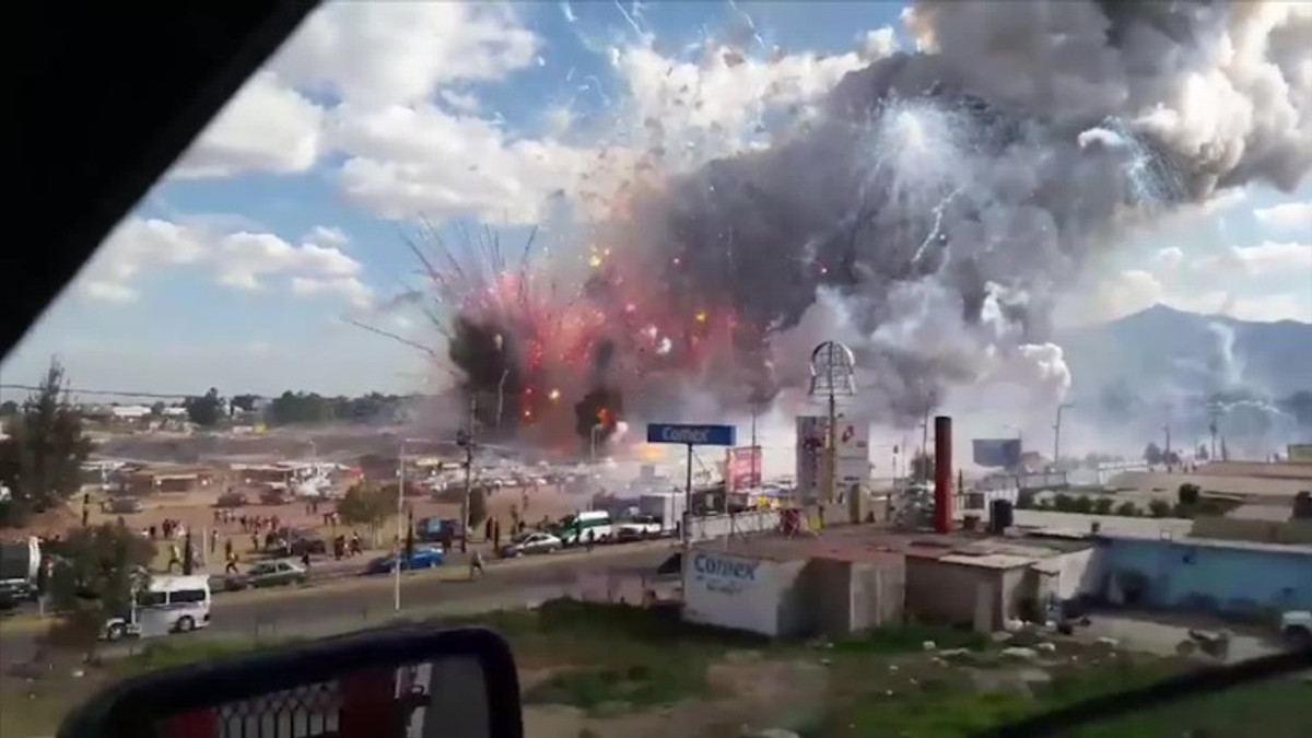 З'явилось відео вибуху на ринку феєрверків у Мексиці: є загиблі - фото 1
