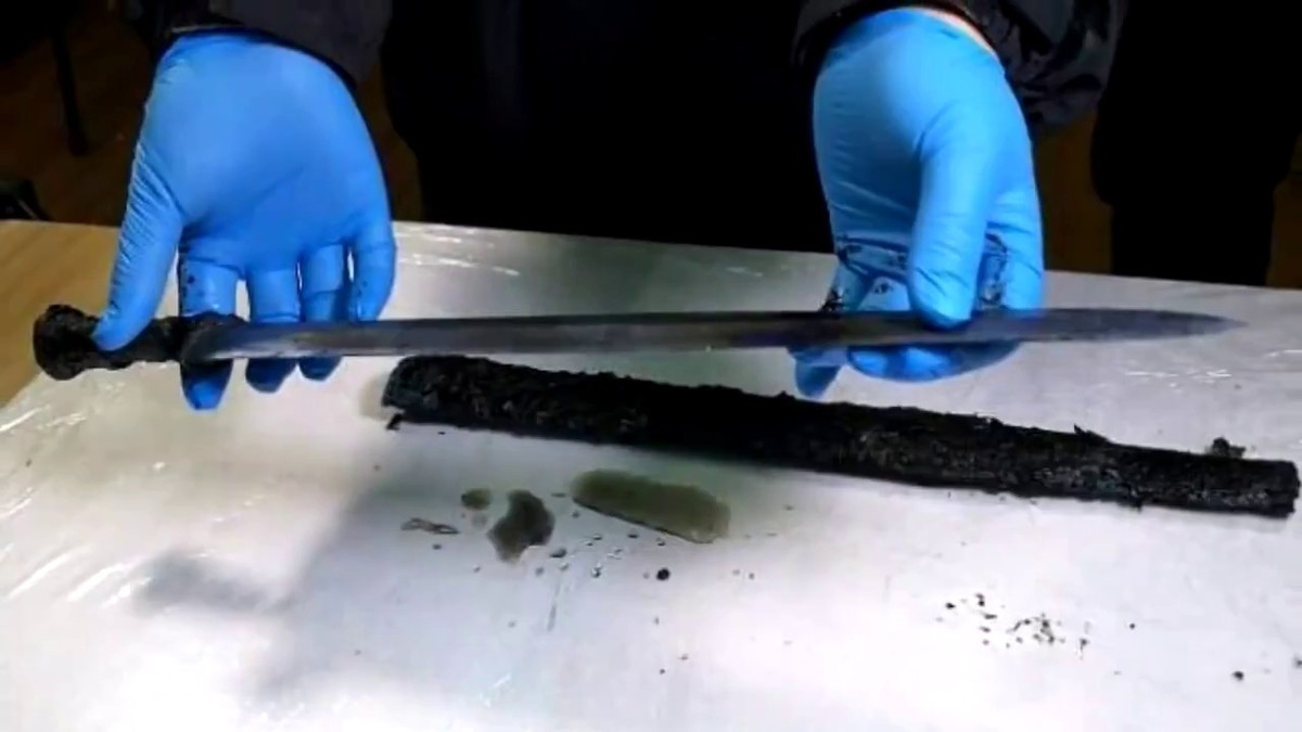 Археологи знайшли меч, якому понад дві тисячі років - фото 1