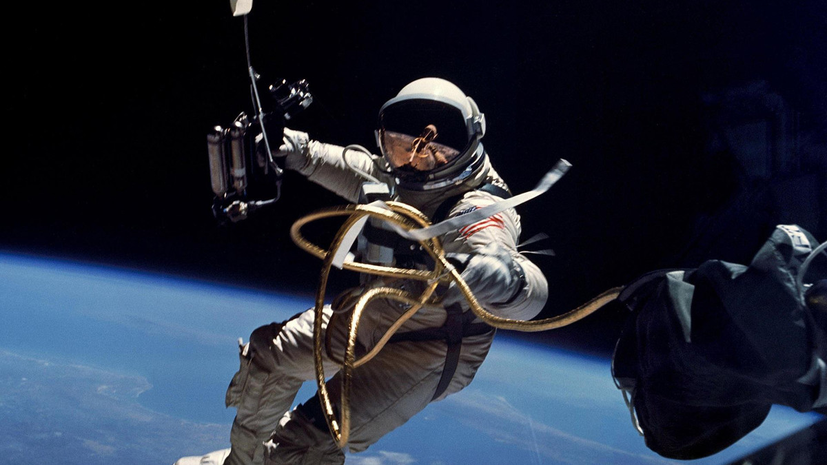 Астронавти почали вихід в космос - фото 1