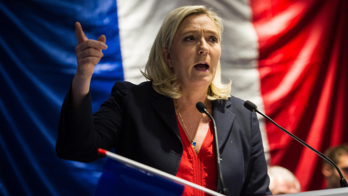 Курйозна Ле Пен втрапила у новий скандал у Франції - фото 1