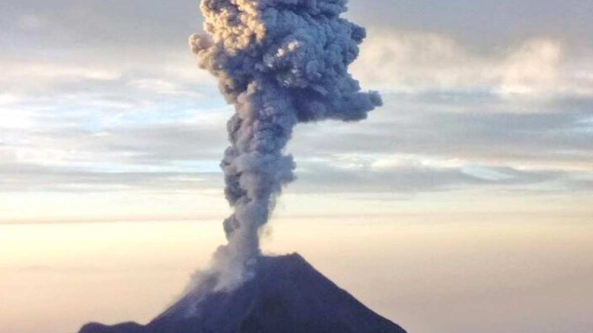 У Мексиці зняли на відео вибух вулкана - фото 1