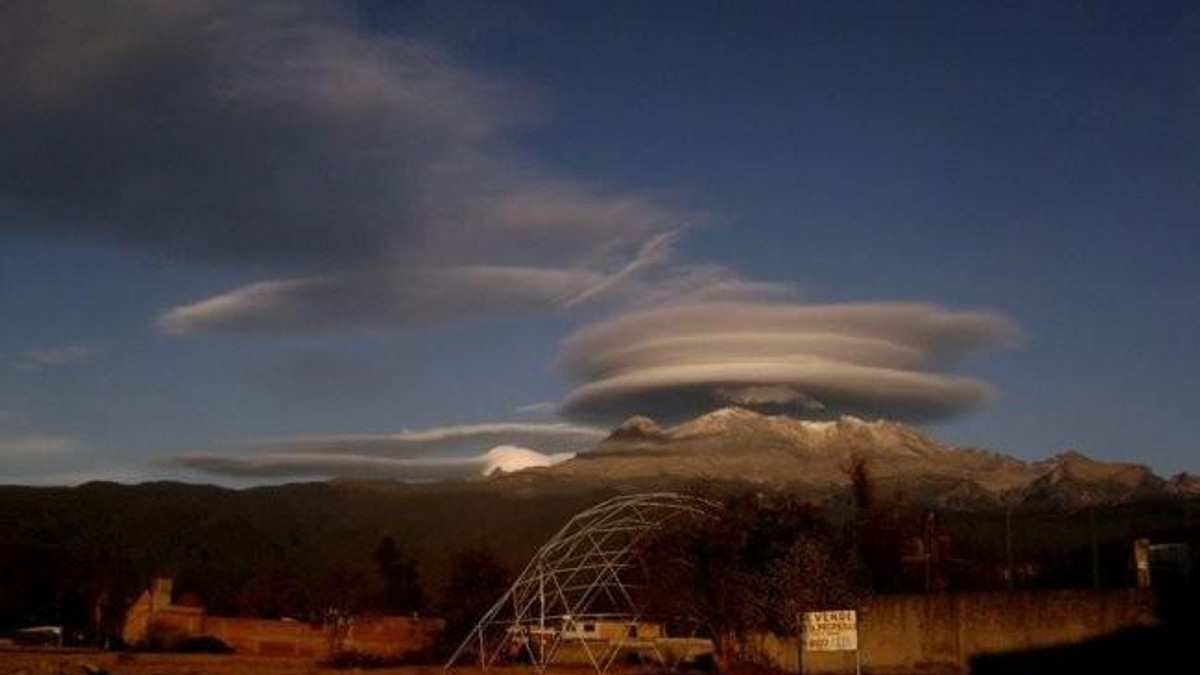 Незвичайні хмари злякали жителів Мексики - фото 1