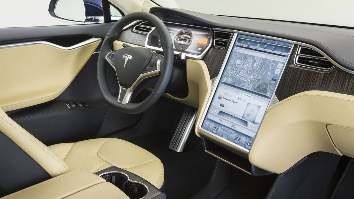 Tesla Model S - фото 1