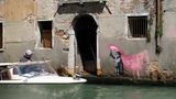 У Венеції майже пішло під воду графіті Бенксі: фотофакт