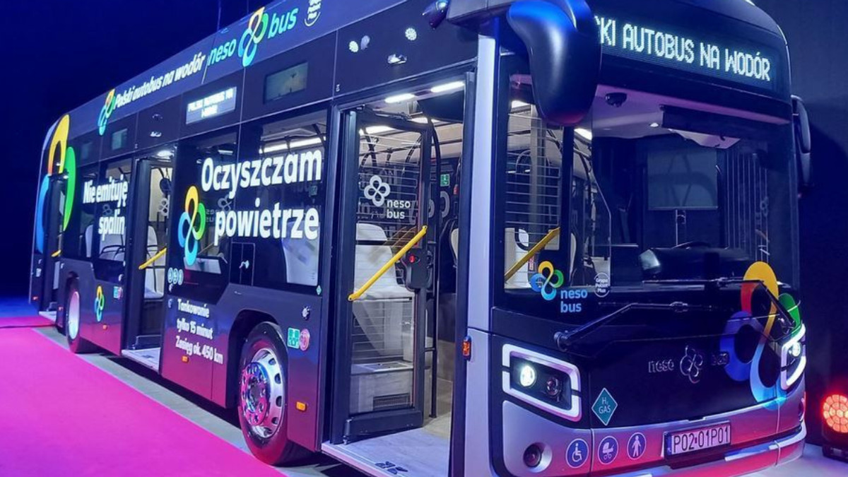 У Польщі з'явився екологічний автобус, який працює на водневому паливі - фото 1