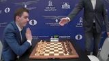 Польський шахіст відмовився тиснути руку росіянинові на Чемпіонаті світу: потужне відео