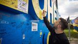 Президент України розписався на легендарній стелі Донецької області